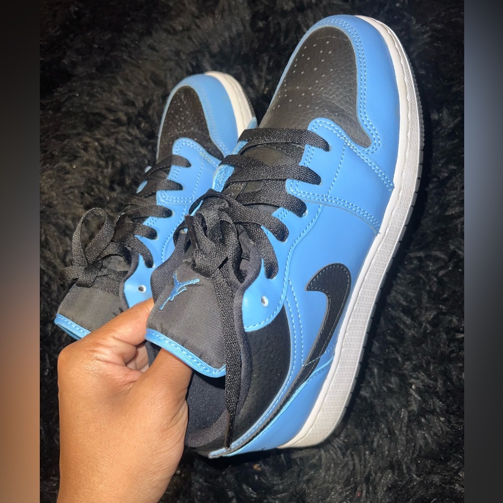 Low top nikes grade school 7 in boys - Picture 2 of 3
